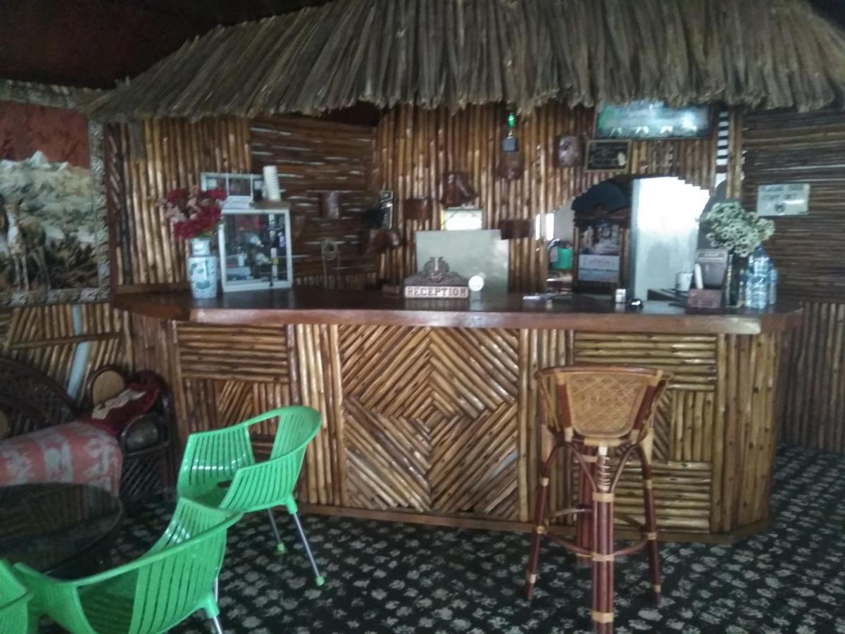 Bernard Guest House & Resto Redpartner Ambarita Buitenkant foto