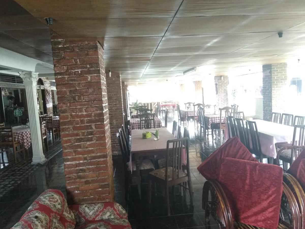 Bernard Guest House & Resto Redpartner Ambarita Buitenkant foto