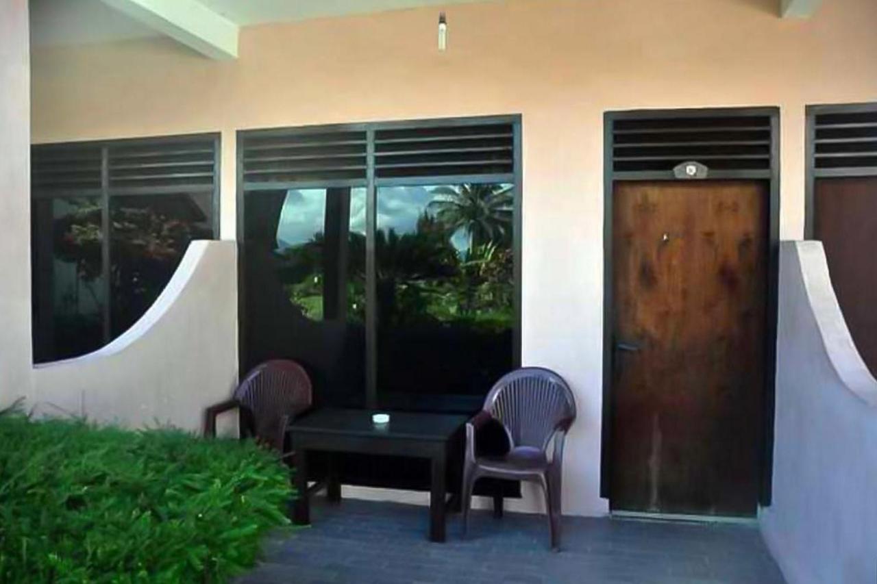 Bernard Guest House & Resto Redpartner Ambarita Buitenkant foto
